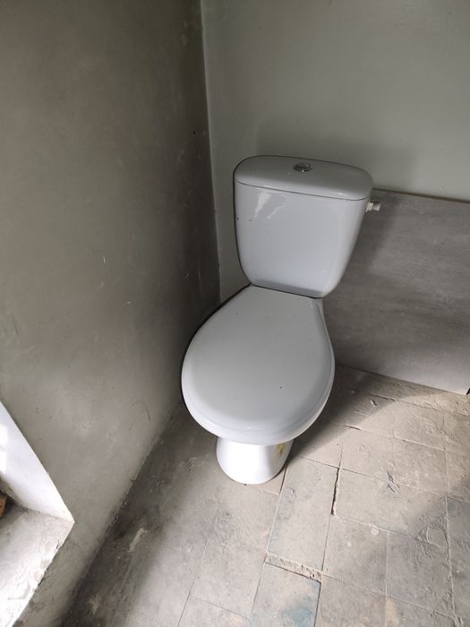 Унитаз в сборе. Всё работает