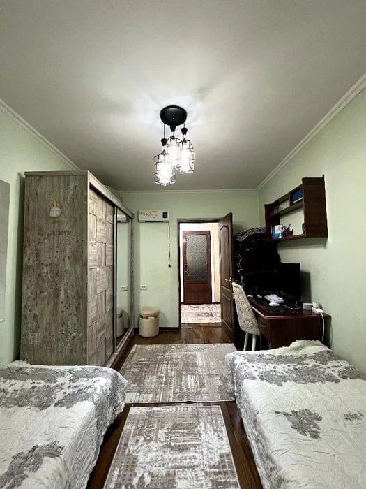 Срочно продаётся шикарный домик в центре города, емонт вся техника.