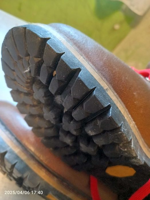 bocanci de munte  lowa