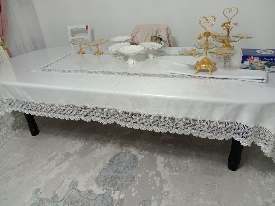 Продам деревянный гостевой стол