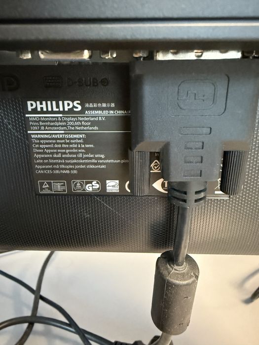 Монитори     Dell P2317H и Philips 220P4LPYES/00
