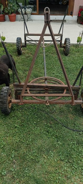 Метална КАРУЦА с бандажни гуми