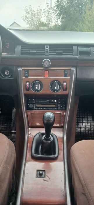 Продам   MERCEDES-BENZ 124