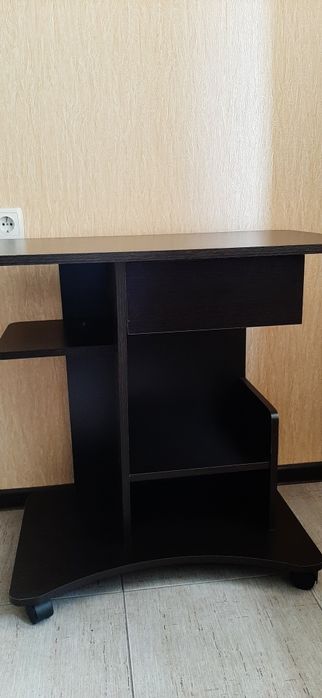 Стол под компьютер