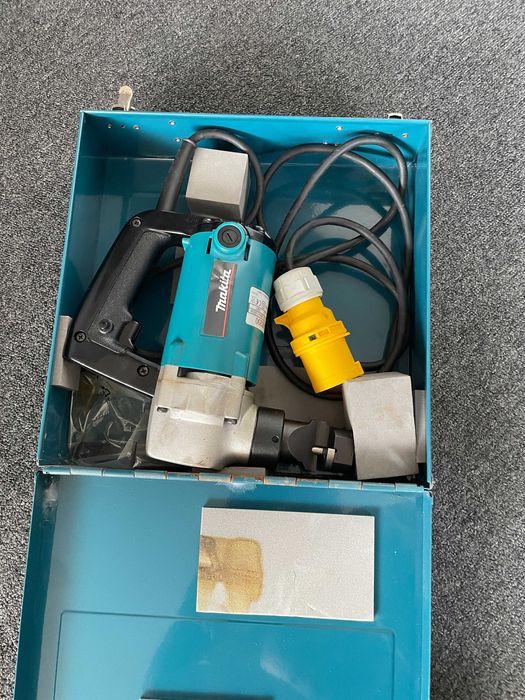 MAKITA JN3200 РЕЗАЧКА за стомана и алуминии с вграден дебеломер 3.2мм