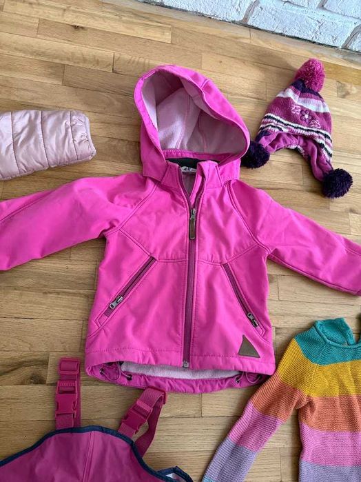 Малък сет с много хубави дрешки за момиче 86/92