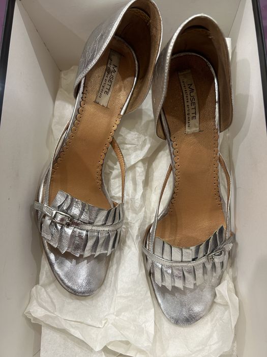 Set sandale Musette si geanta plic cu aspect impecabil