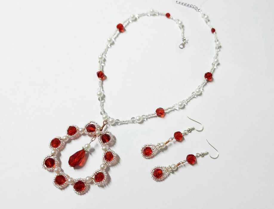 Coliere cu pandative model unicat si cercei, margele, rosu, albastru,