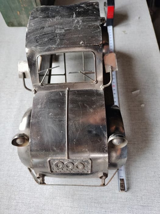 ^Suport metalic mașină Retro pentru sticla vin