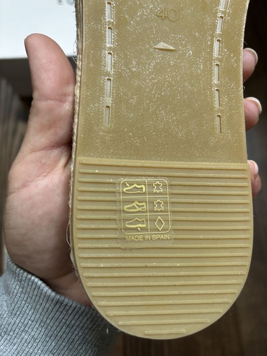 Продавам нови чехли - естествена кожа