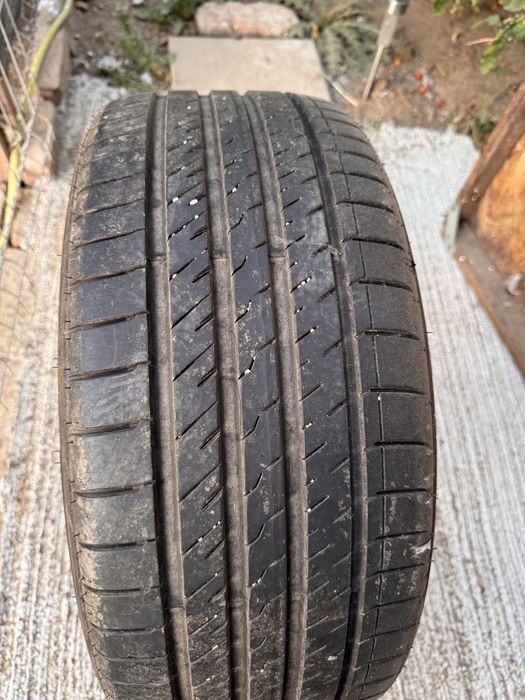 Vand 8 anvelope VARA+IARNA 225.40.18
