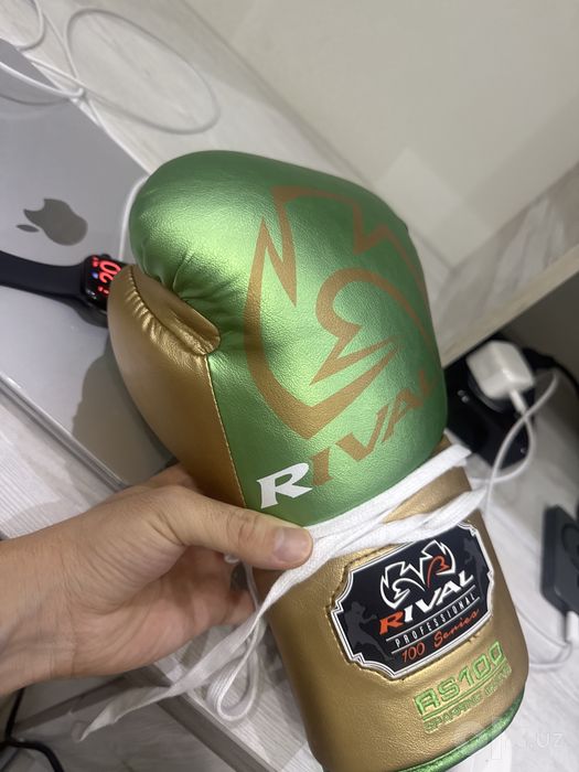 Rival Professional Sparring Glove