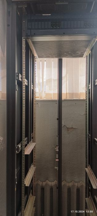 Продам шкаф для оборудования