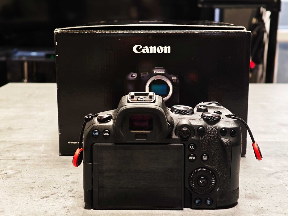 Canon R6 + батерия + зарядно + 64 GB памет + аксесоари