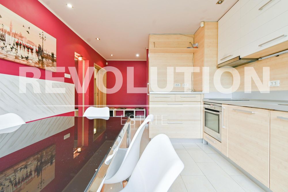 Продава се Тристаен апартамент в София, Борово - 96 кв.м за 3021 €/кв.м - Снимка #3