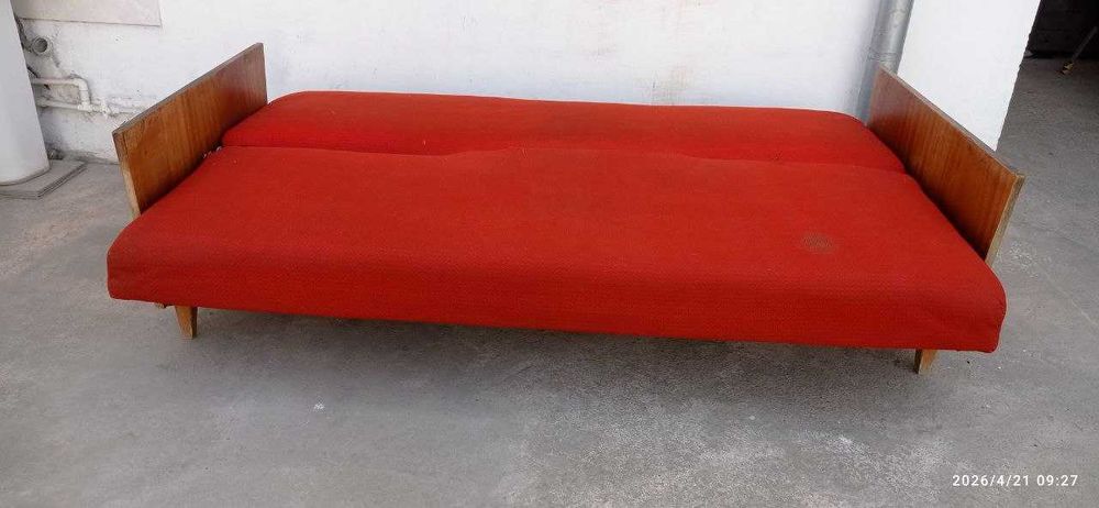 Spalni divan sotiladi