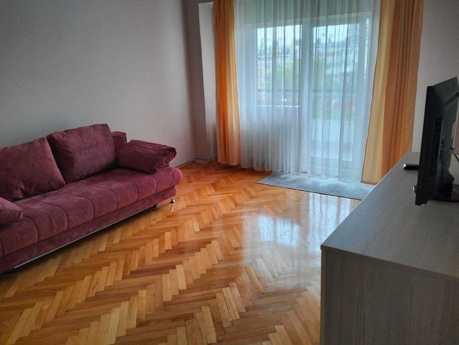 Inchiriez apartament