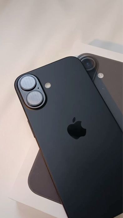 Iphone 16 128 black идеальном состоянии на гарантии без царапин