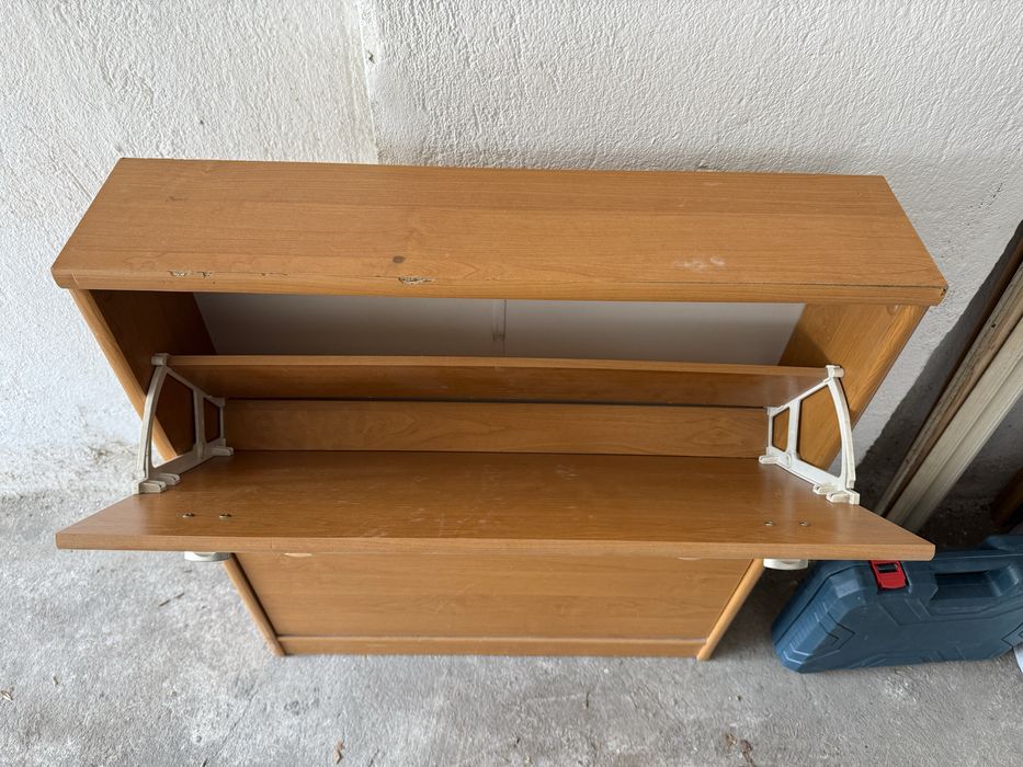 Продавам шкаф за обувки