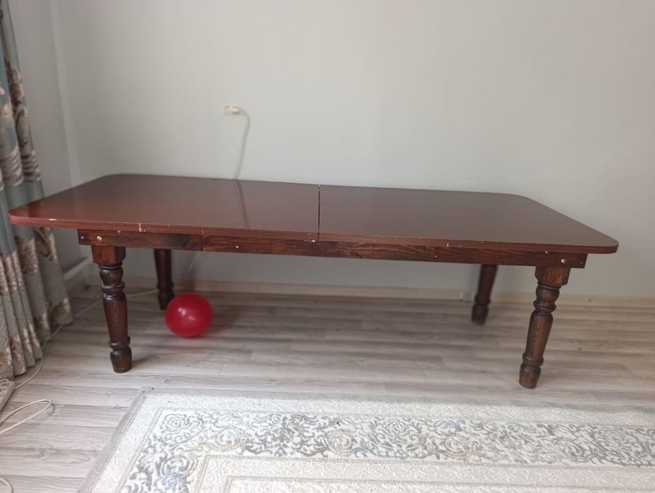 Стол деревянный, и боллер