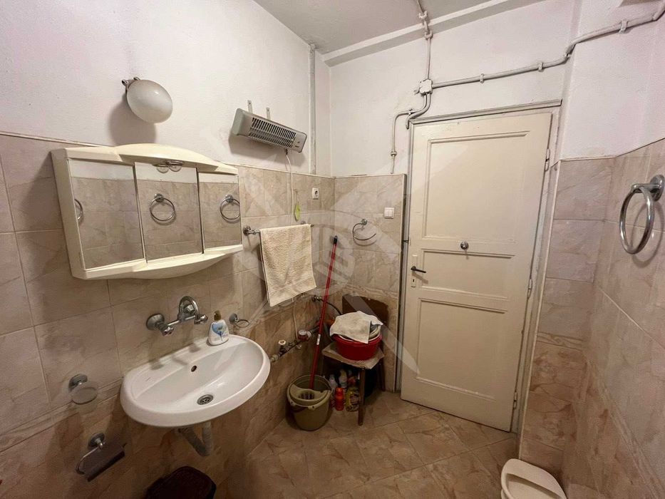 Продава се Двустаен апартамент в Пловдив, Център - 75 кв.м за 2054 €/кв.м - Снимка #8