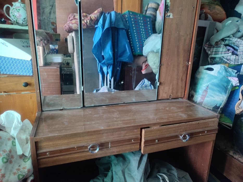 Продам зеркало,трюмо