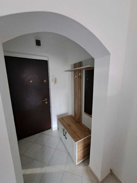 Închiriez garsoniera