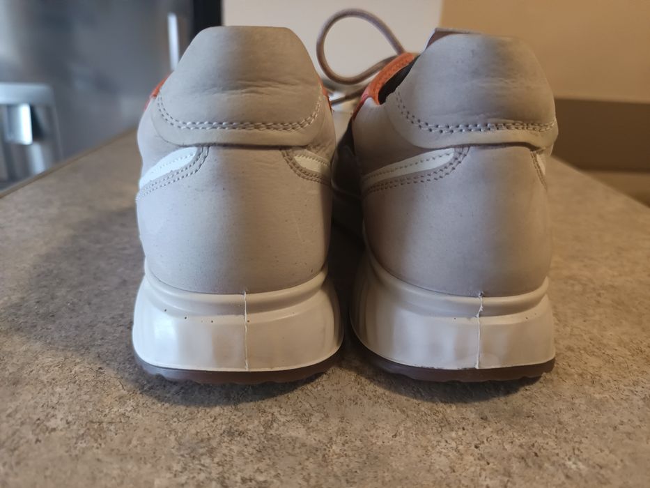 Маратонки ЕССО       .