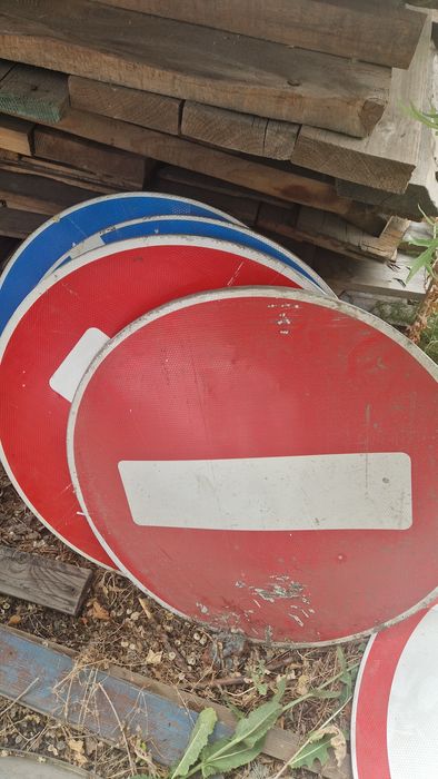 Дорожные знаки разные б/у.