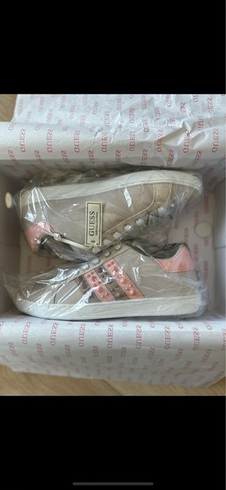 Нови кецове Guess - 36 номер