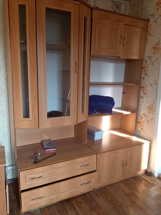 Отдам бесплатно старый гарнитур