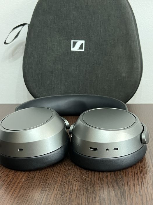 Amanet Royal CB: Casti Wireless Sennheiser Momentum 4 ca nou