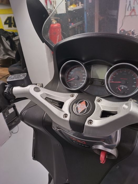 Gilera gp800 скутер