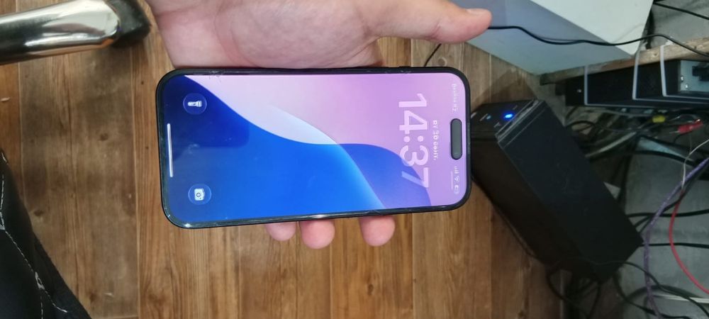 Продам айфон 15 на 256 гб