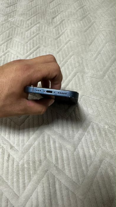 Iphone 13  продам хорошем состояние