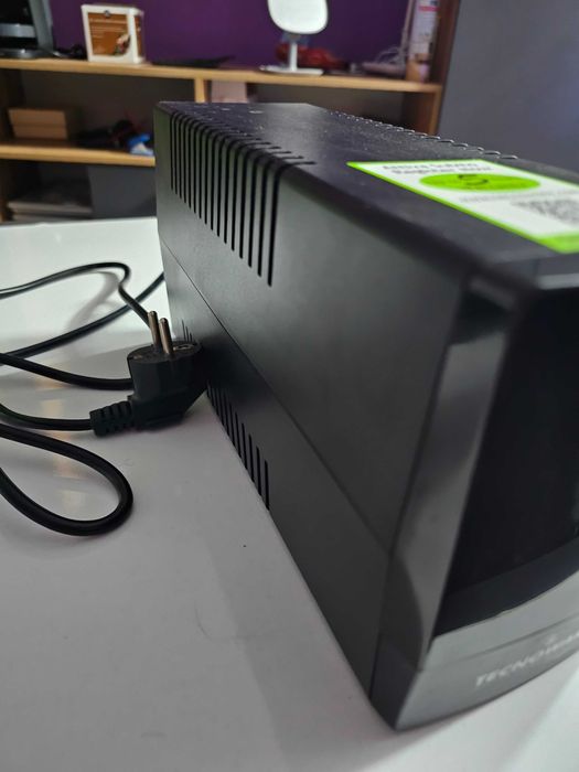 Vand sursa UPS ERA Plus 1600 folosita foarte putin.