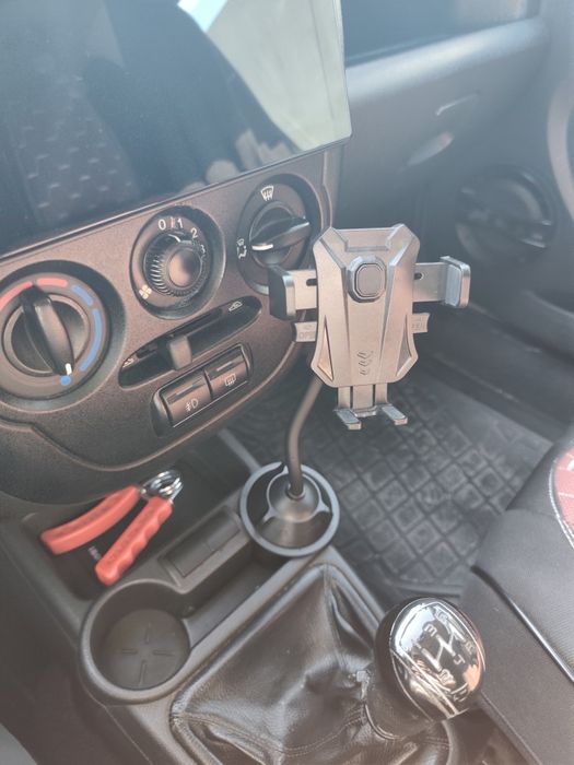 Держатель под стакан телефон