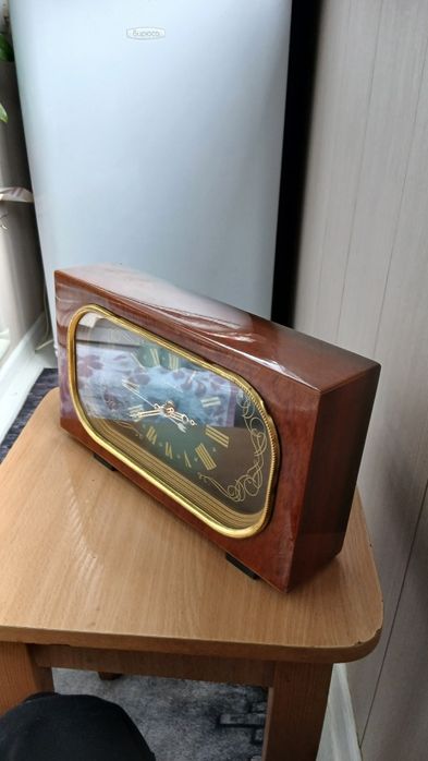 Продам настольные часы.
