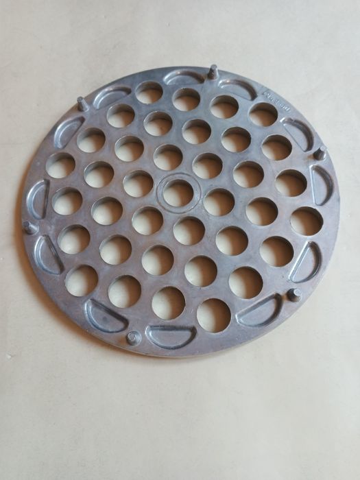 Форма для пельменей.