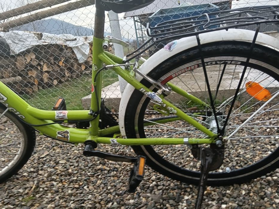 Vând bicicletă cu roti subtiri tunată
