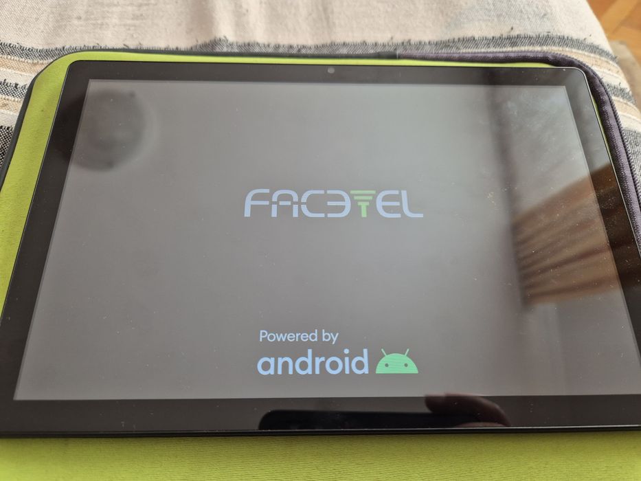 Vând tabletă FACETEL