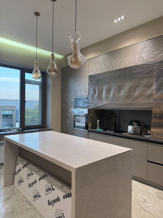 Продается совершенно новый кухонный остров из акрилового камня