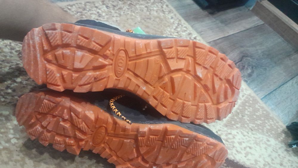 Продам спецобувь рабочие ботинки зимние 42 размер