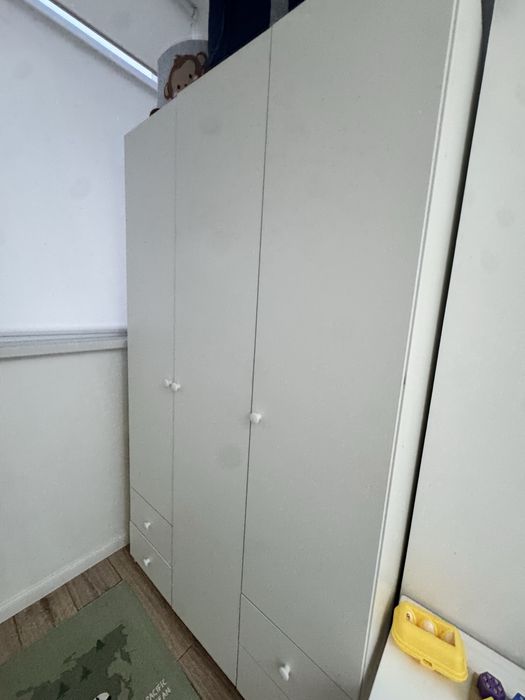 Продаются шкафы 3дверные