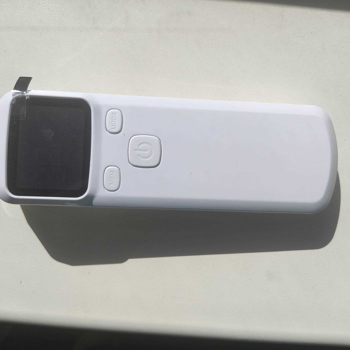 Электронный термометр для лба