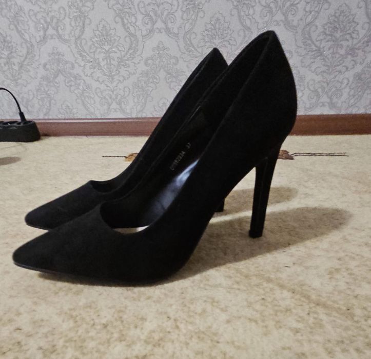 Продаются туфли чёрные замша НОВЫЕ на шпильке