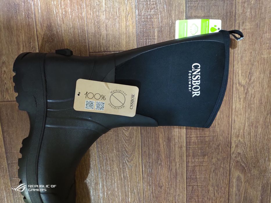 Продам брендовые резиновые сапоги.