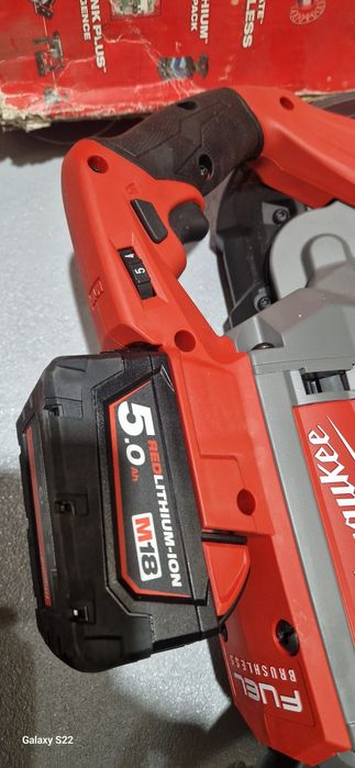 Hilti, Milwaukee ferestrau panglica pe acumulator