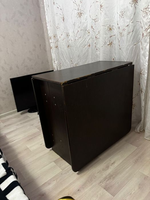 Продам стол книжка