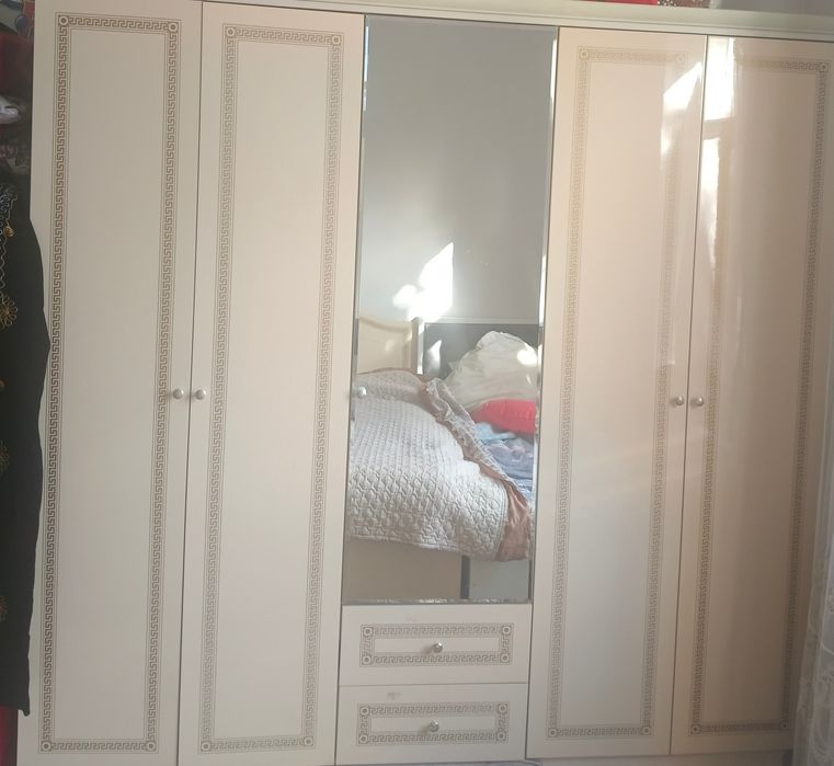 Спальный и стенка гостей